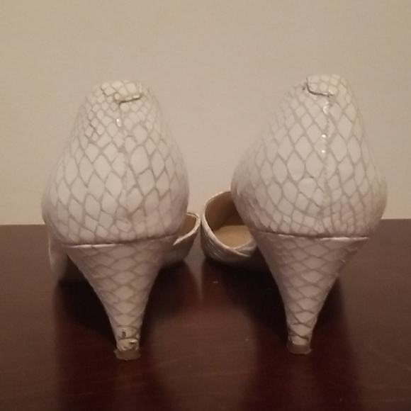 White low heel points - Picture 4 of 4